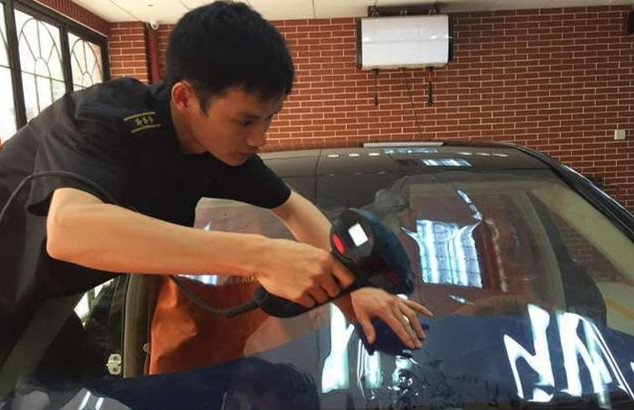 交警提醒透光率不符合國(guó)家標(biāo)準(zhǔn)將不予通過(guò)車輛檢驗(yàn)